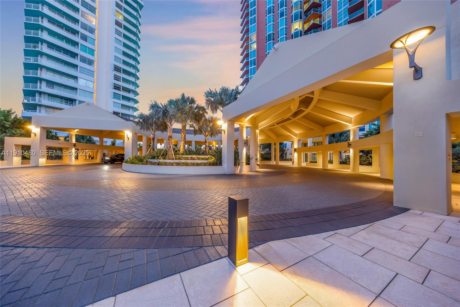300 S Pointe Dr # 1702