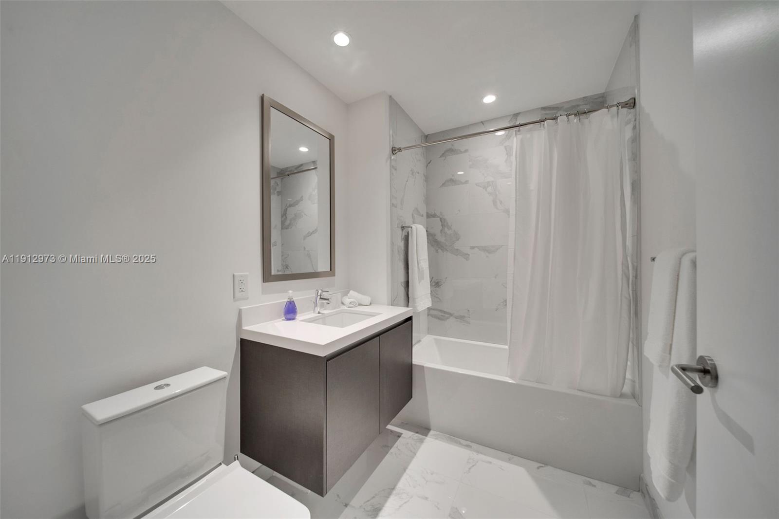 851 NE 1st Ave # 1107