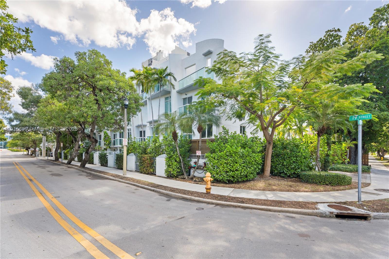1853 Jefferson Ave # 6