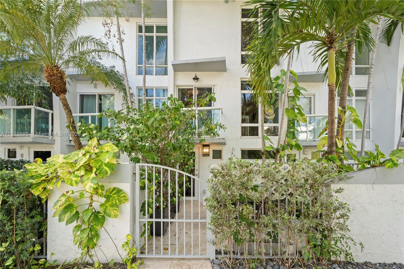 1853 Jefferson Ave # 6