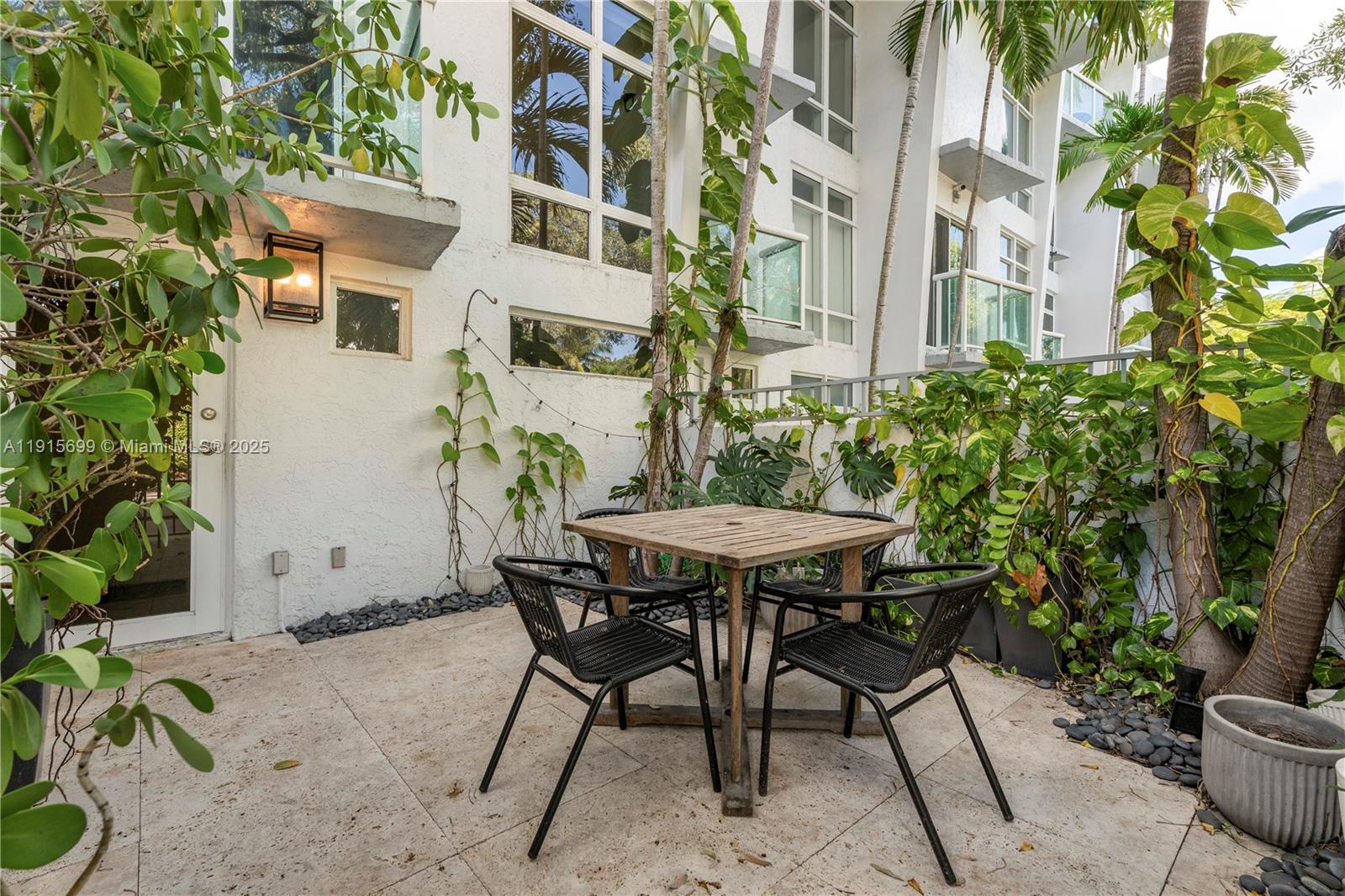 1853 Jefferson Ave # 6
