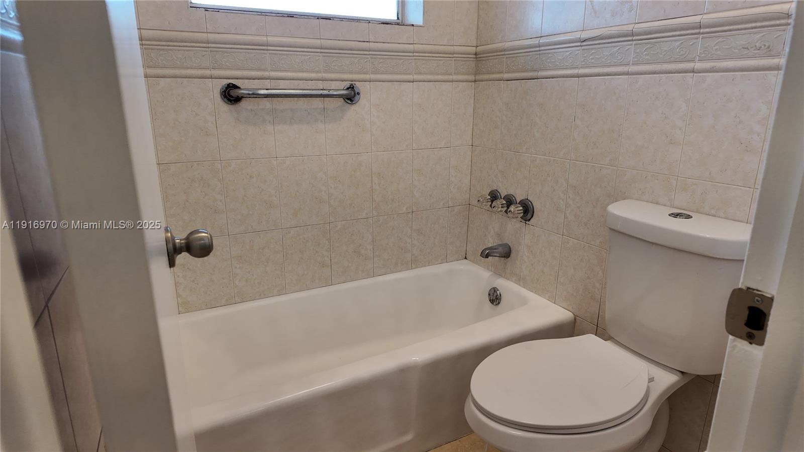18900 NE 3rd Ct # 5 Unit: 528-5