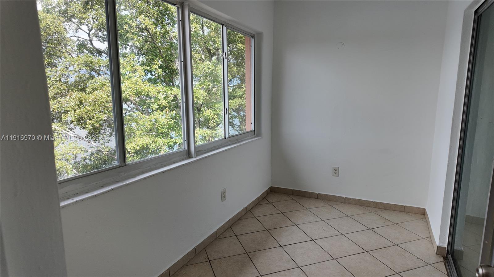 18900 NE 3rd Ct # 5 Unit: 528-5