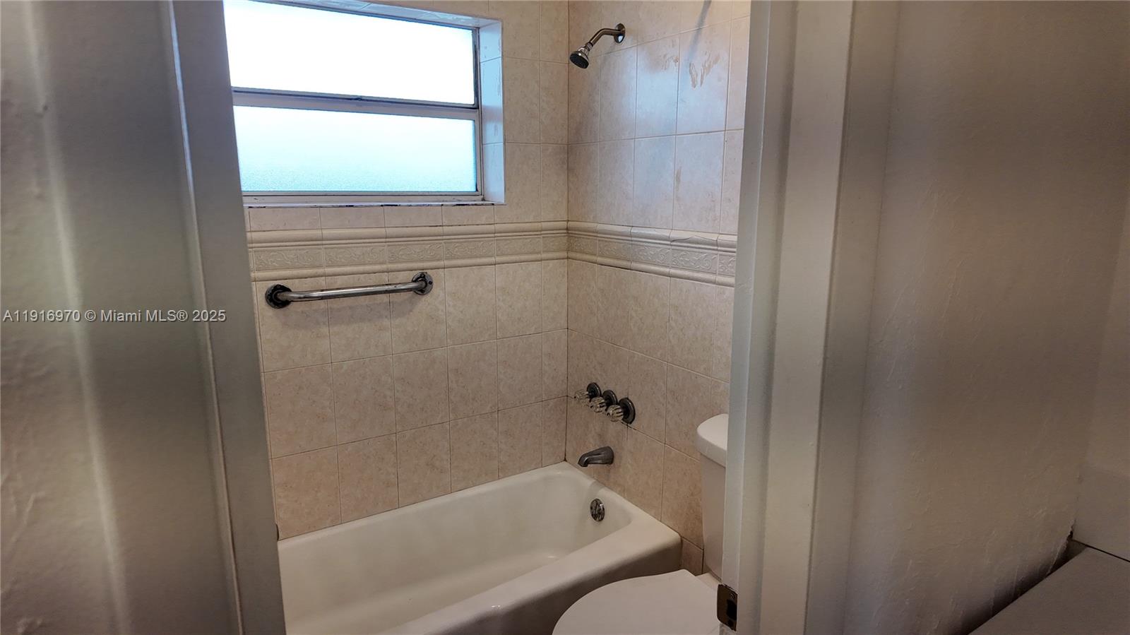18900 NE 3rd Ct # 5 Unit: 528-5