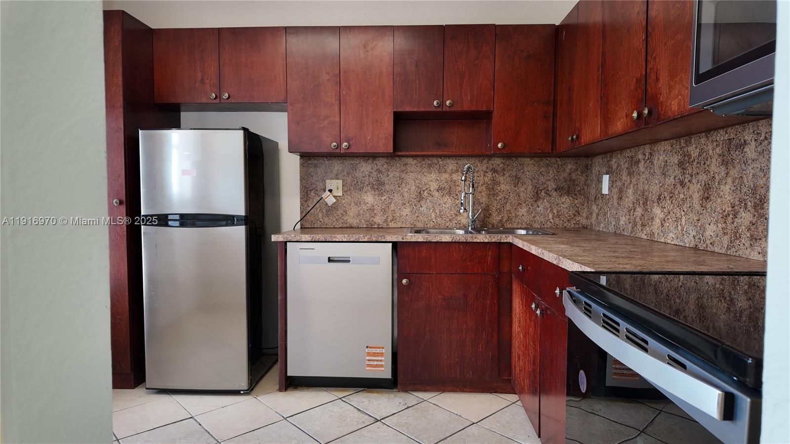 18900 NE 3rd Ct # 5 Unit: 528-5