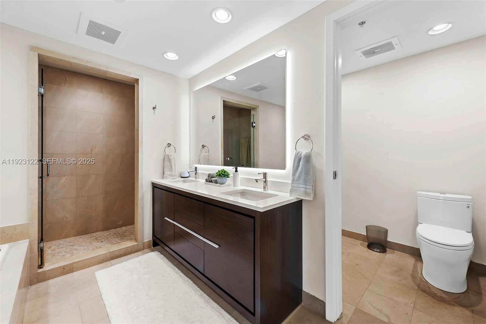 3801 Collins Ave # 1602