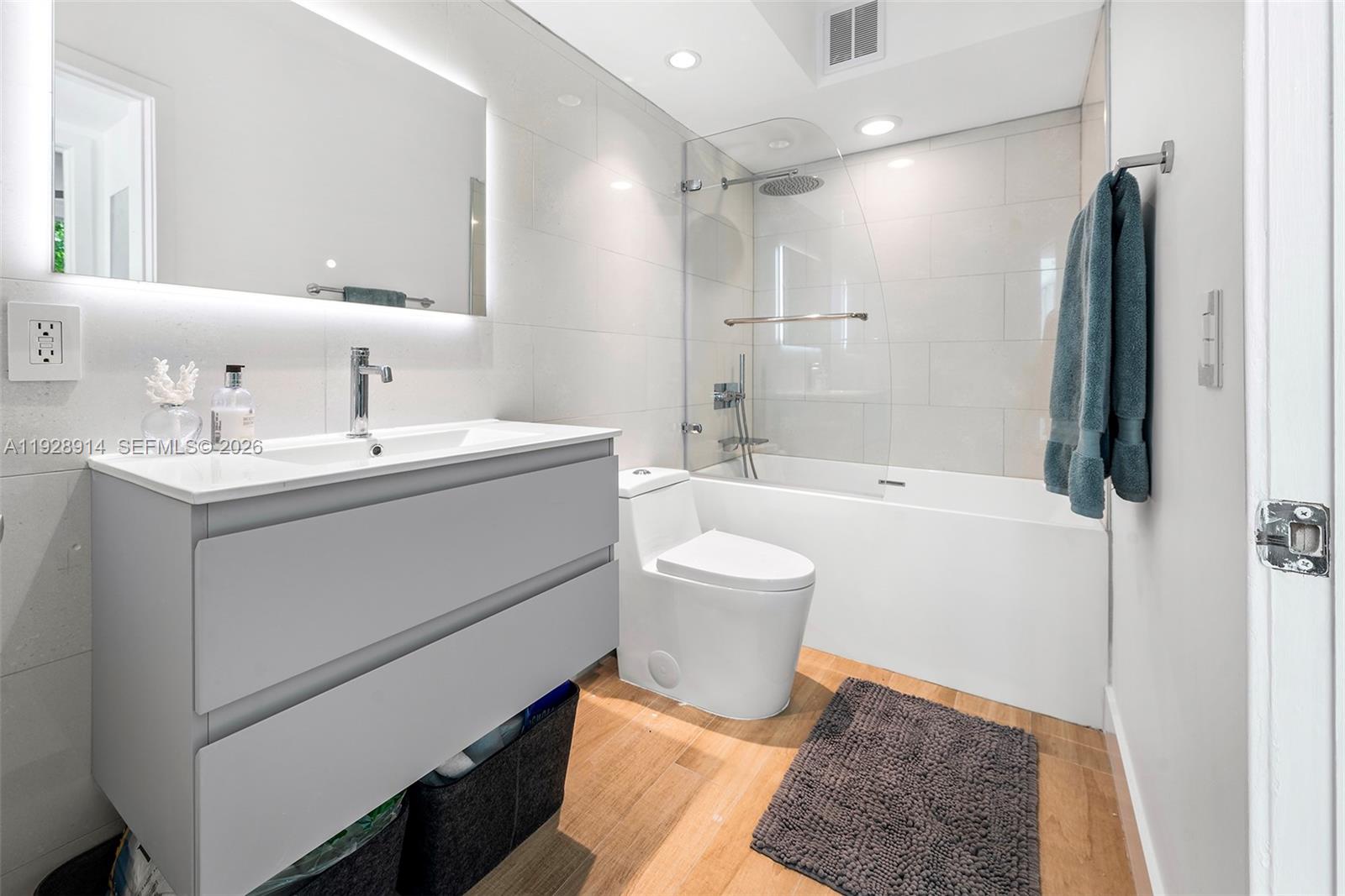 221 Jefferson Ave # 2