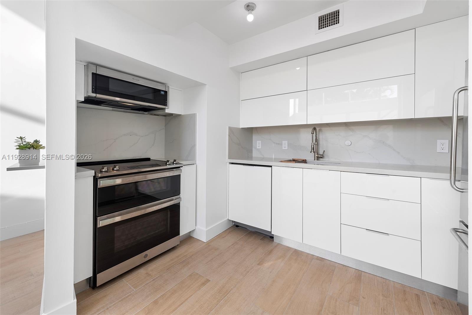 221 Jefferson Ave # 2