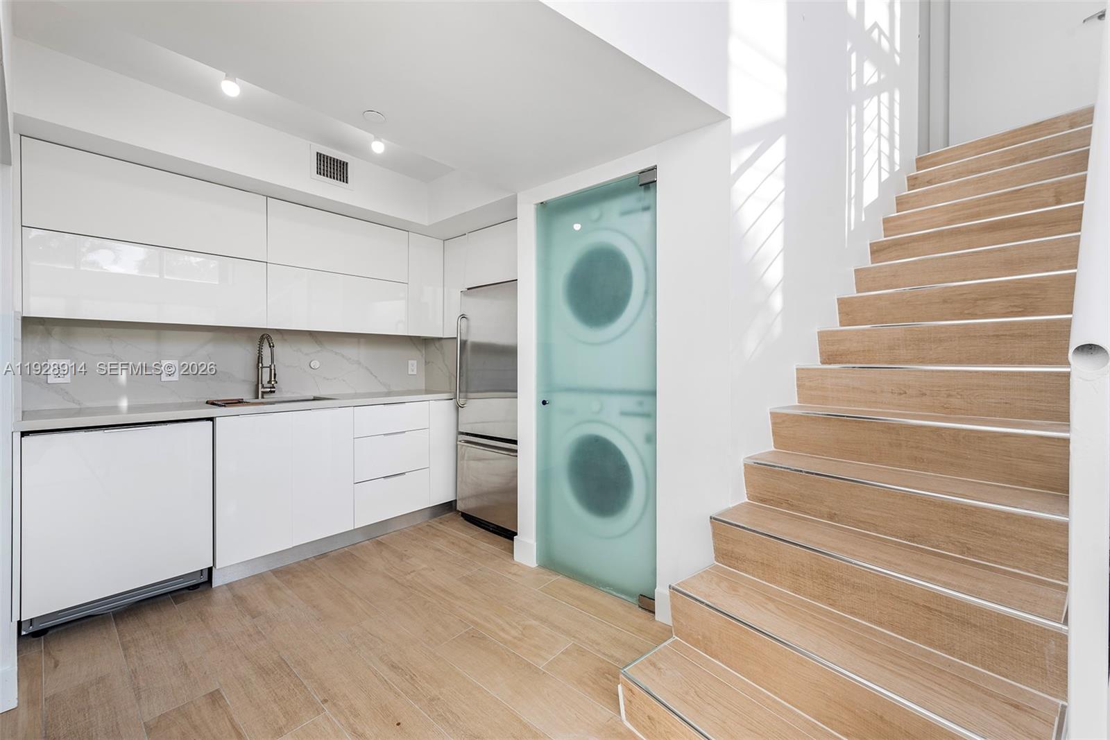 221 Jefferson Ave # 2