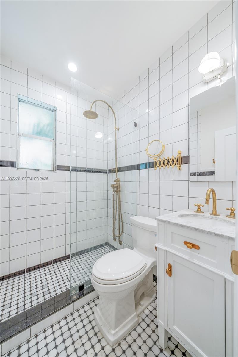 726 Meridian Ave # 3