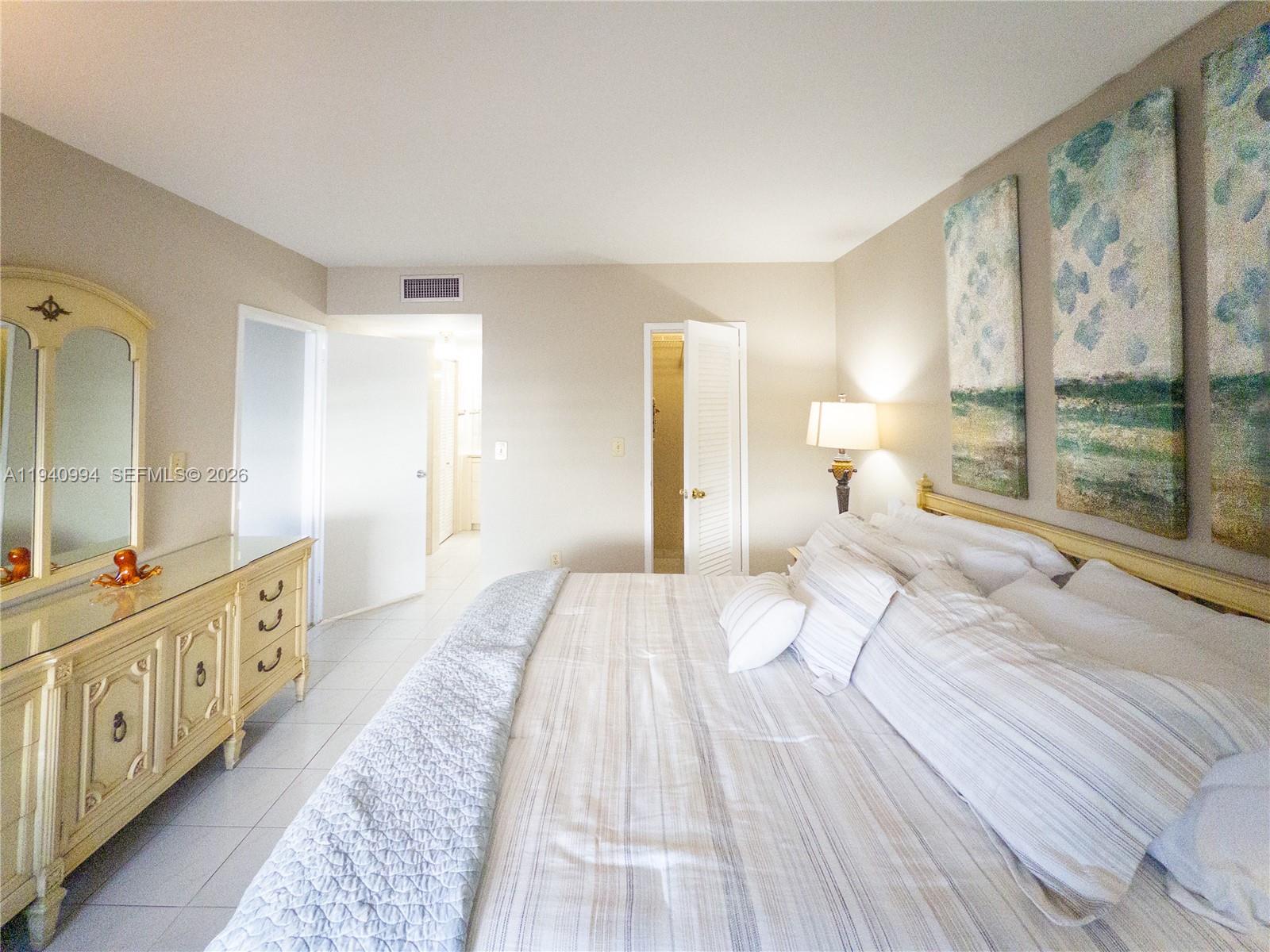 2899 Collins Ave # 723