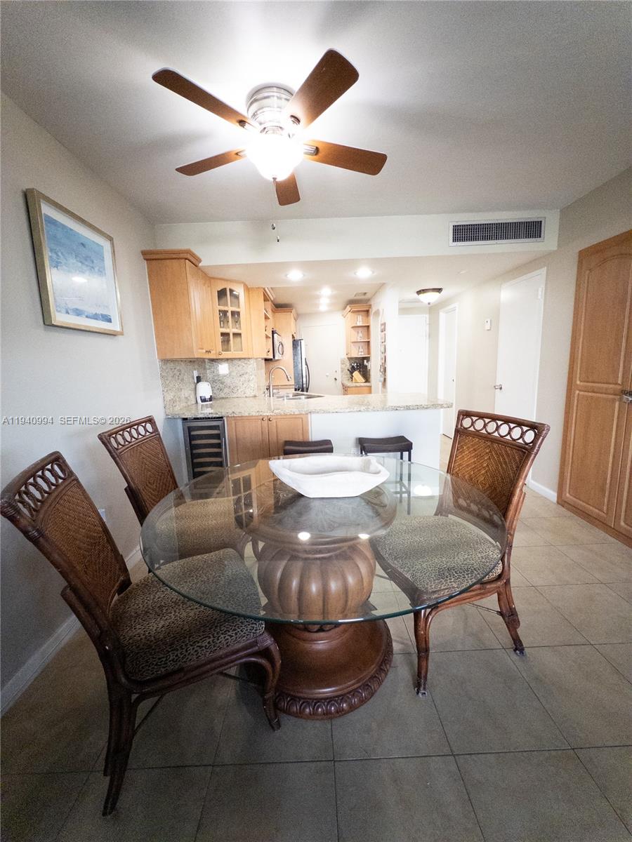 2899 Collins Ave # 723