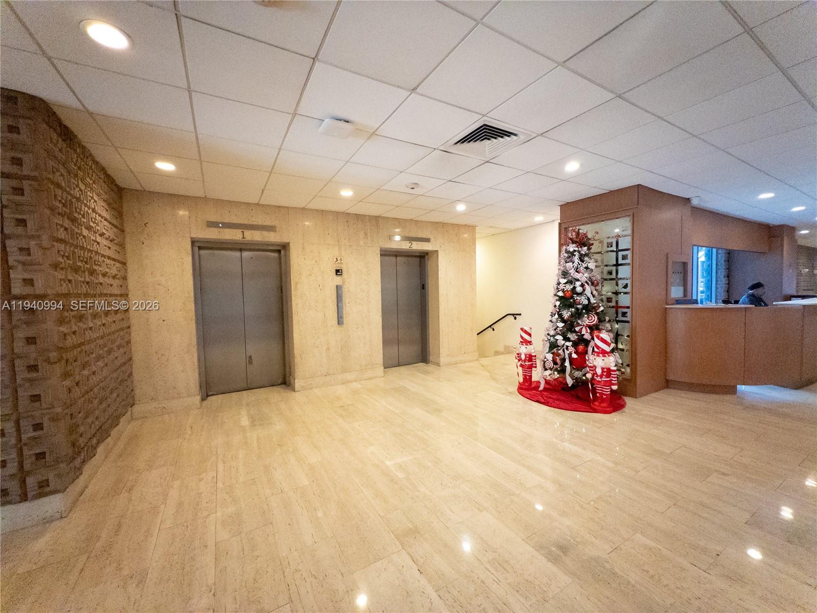 2899 Collins Ave # 723