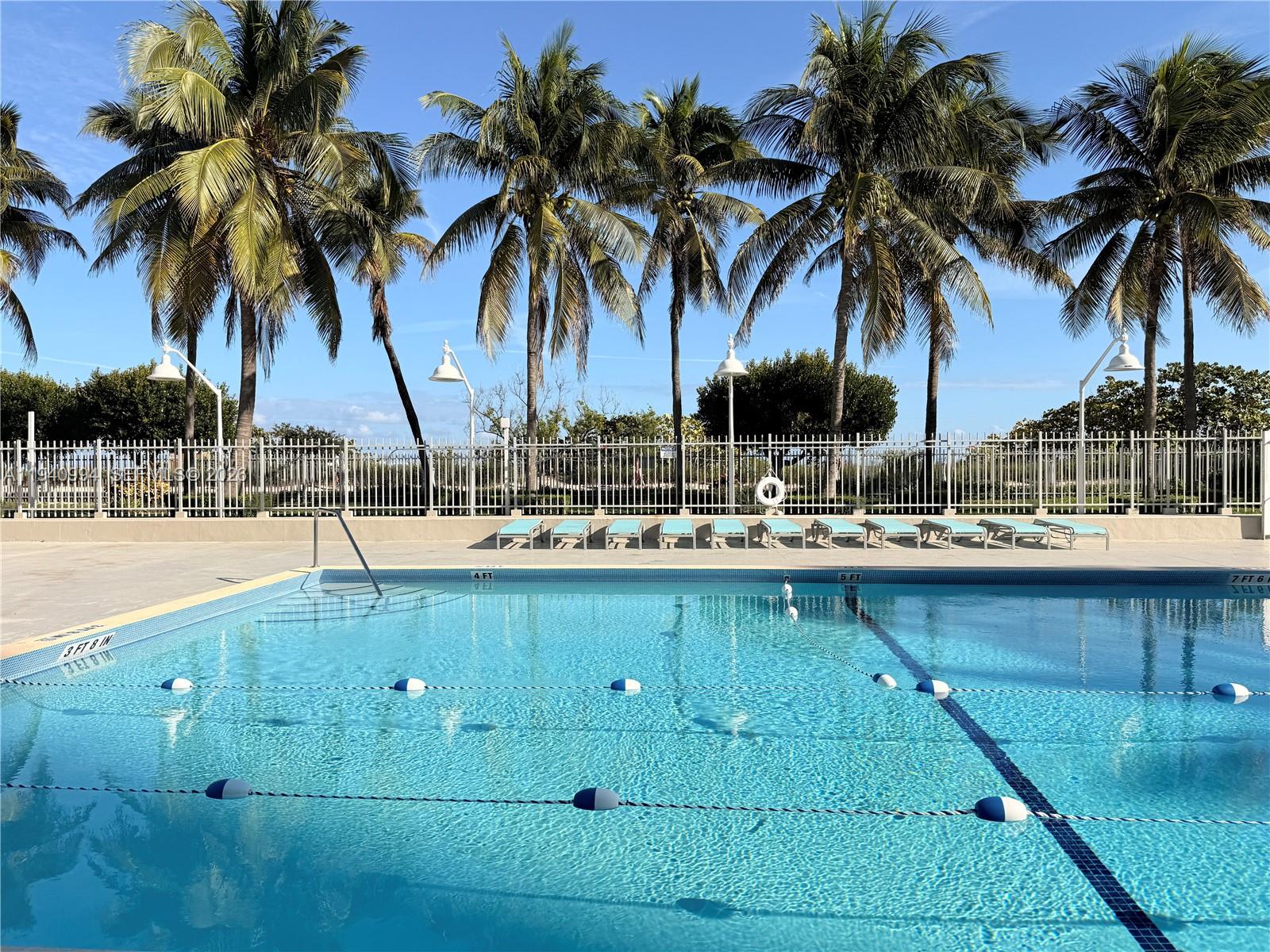 2899 Collins Ave # 723