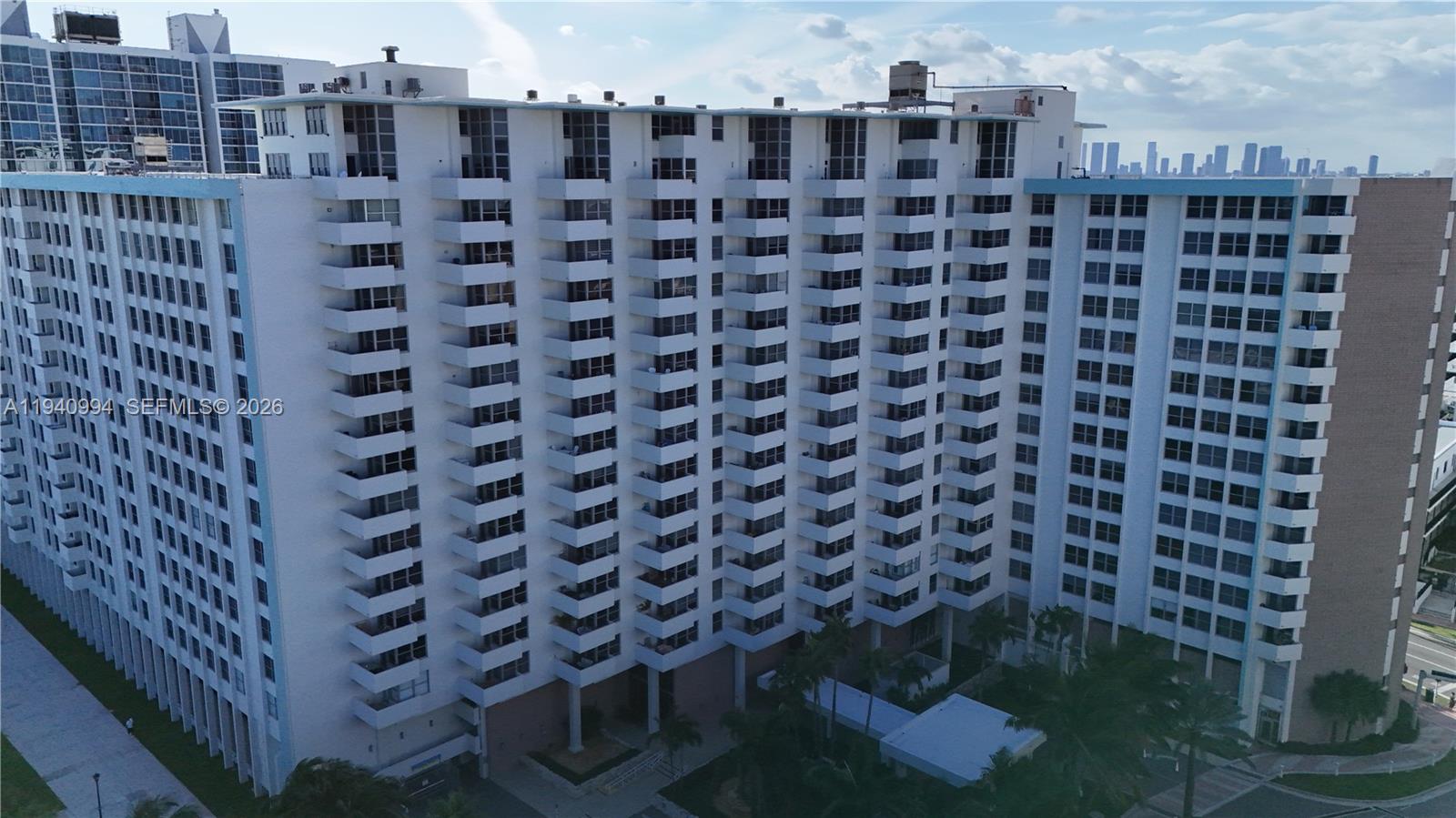 2899 Collins Ave # 723