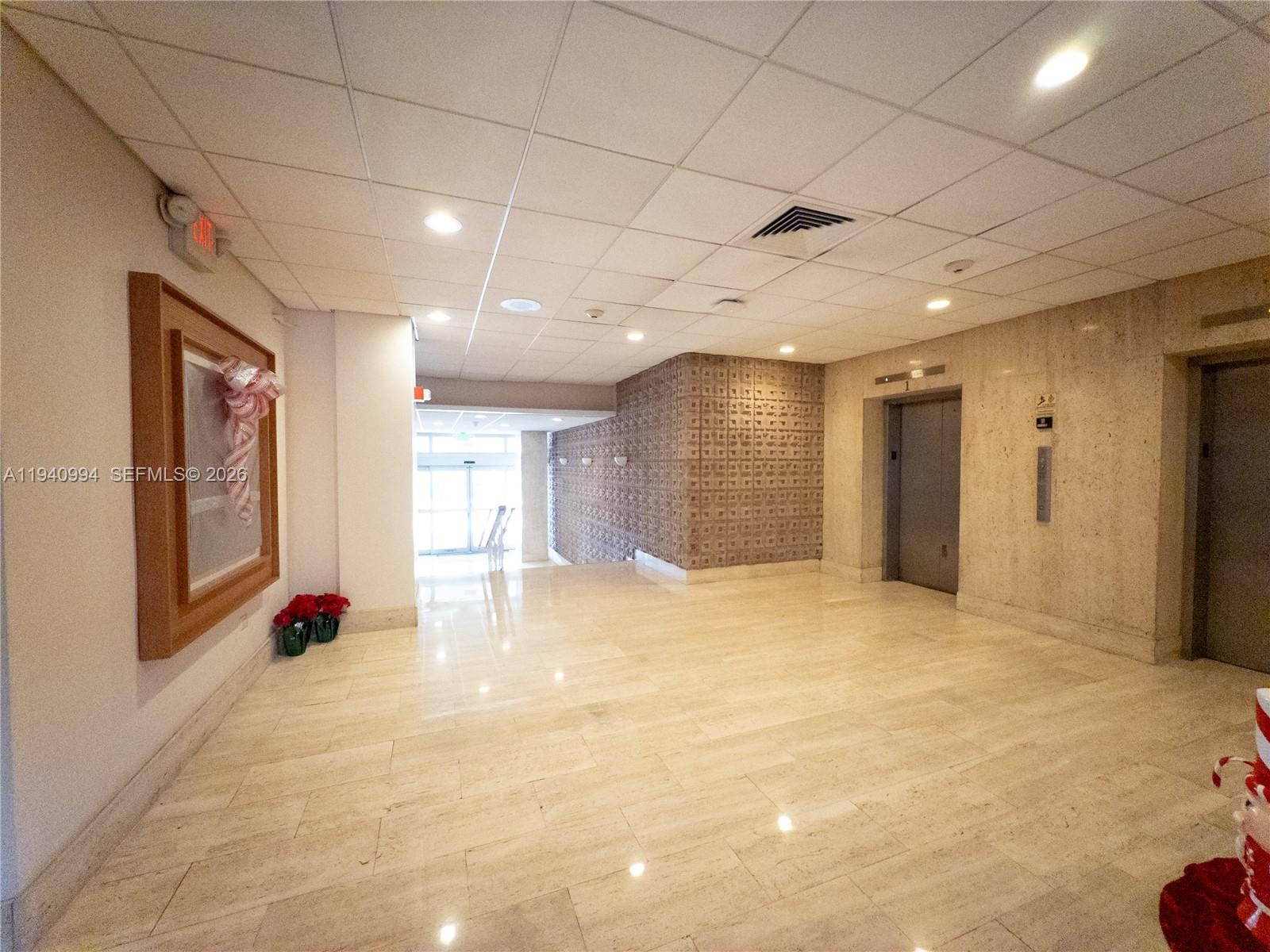 2899 Collins Ave # 723