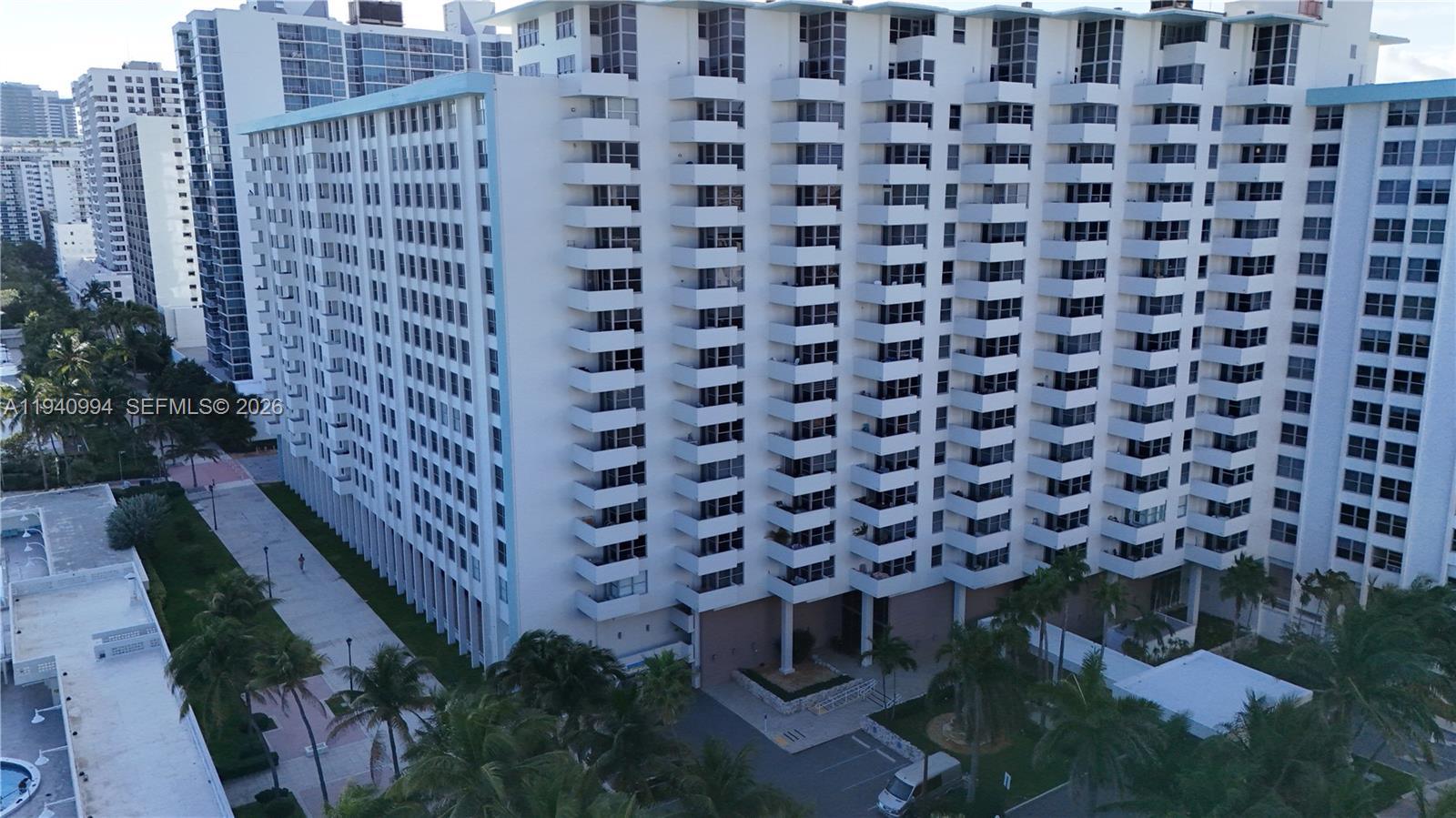 2899 Collins Ave # 723