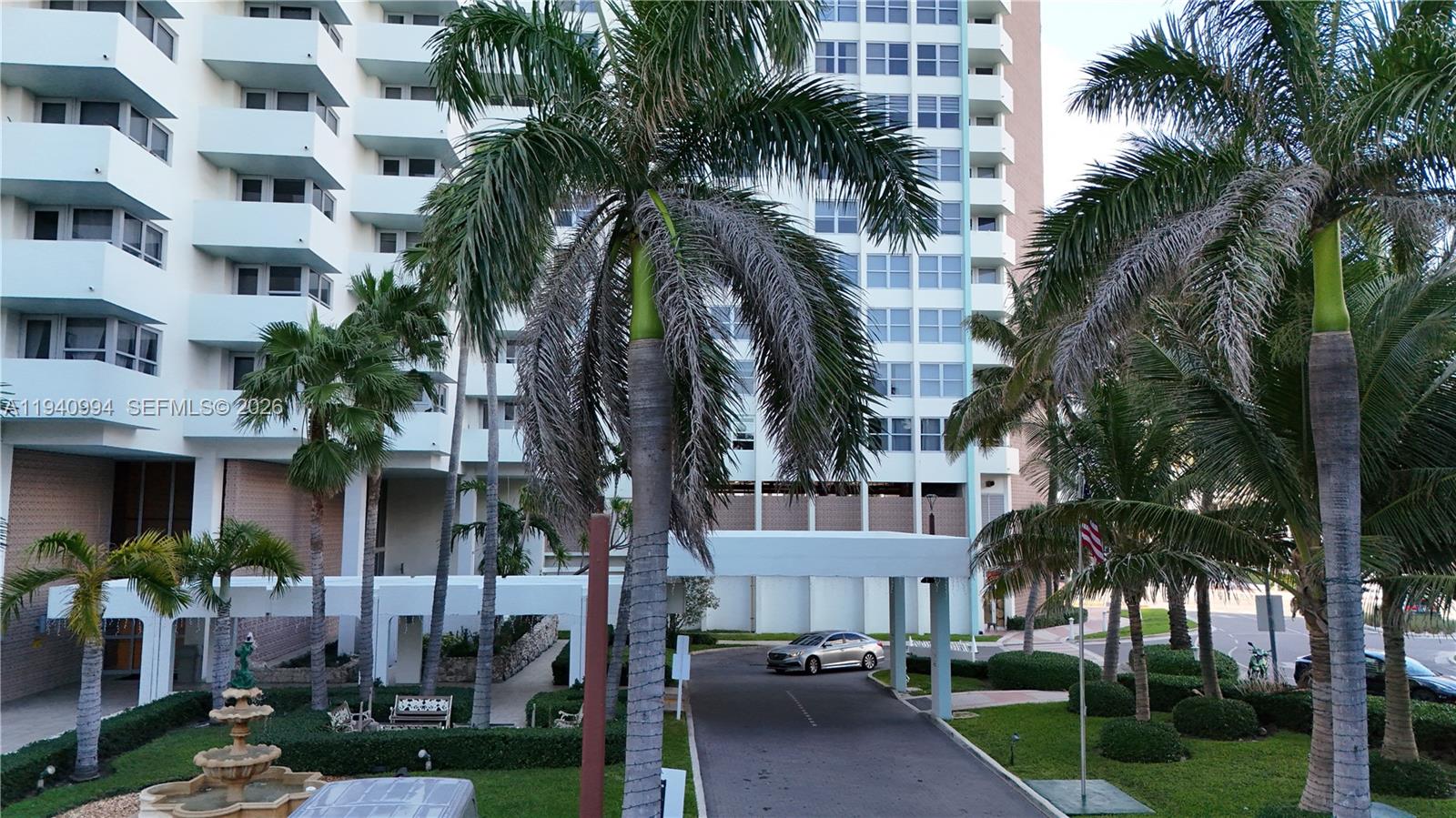 2899 Collins Ave # 723