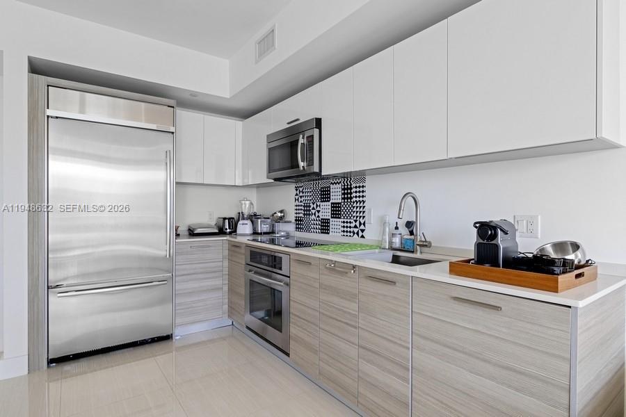 1300 Brickell Bay Dr # 2803