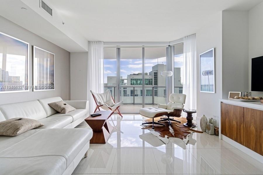 1300 Brickell Bay Dr # 2803