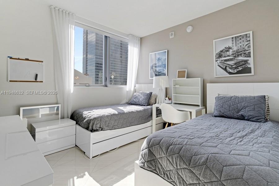 1300 Brickell Bay Dr # 2803