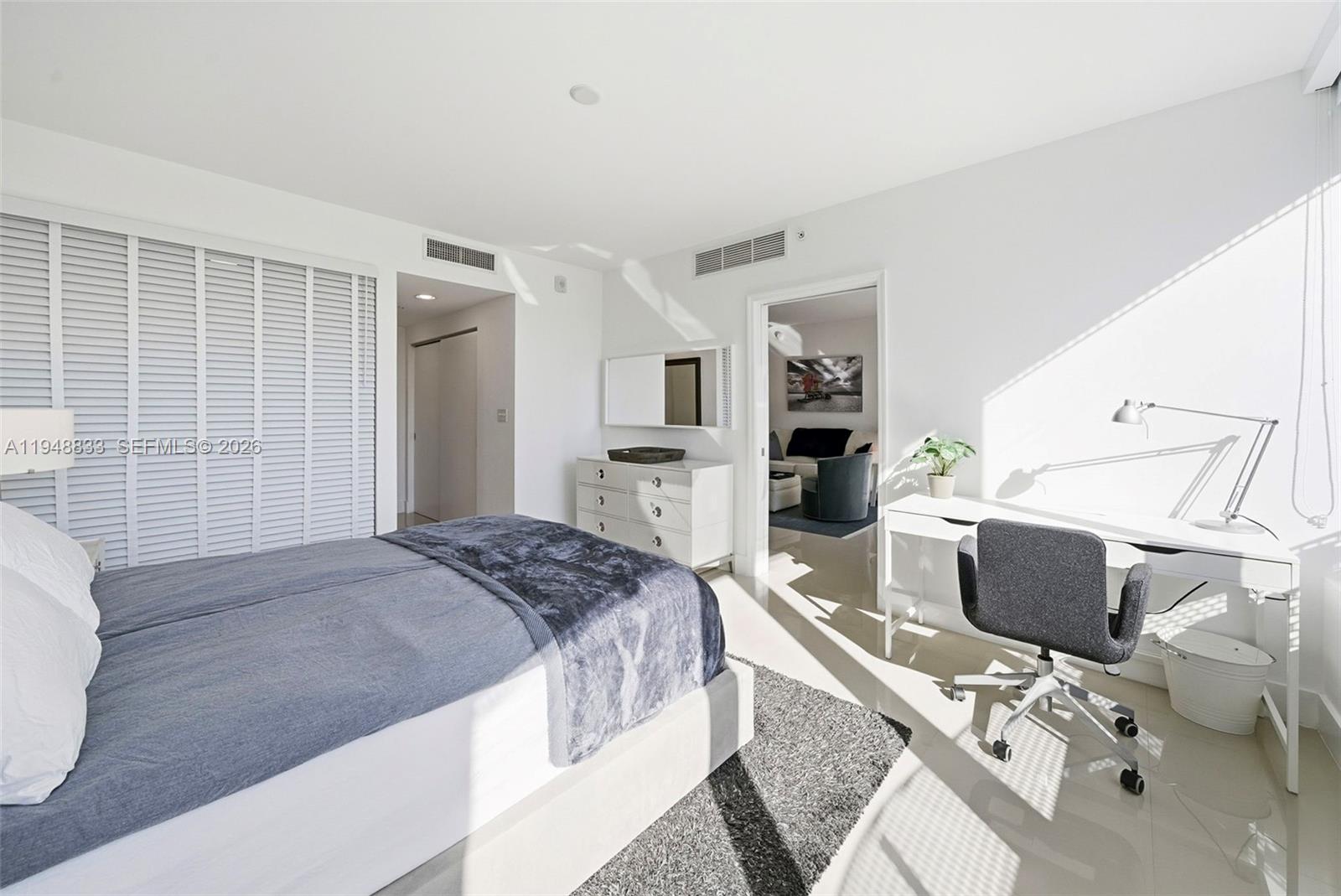2155 Washington Ct # 303