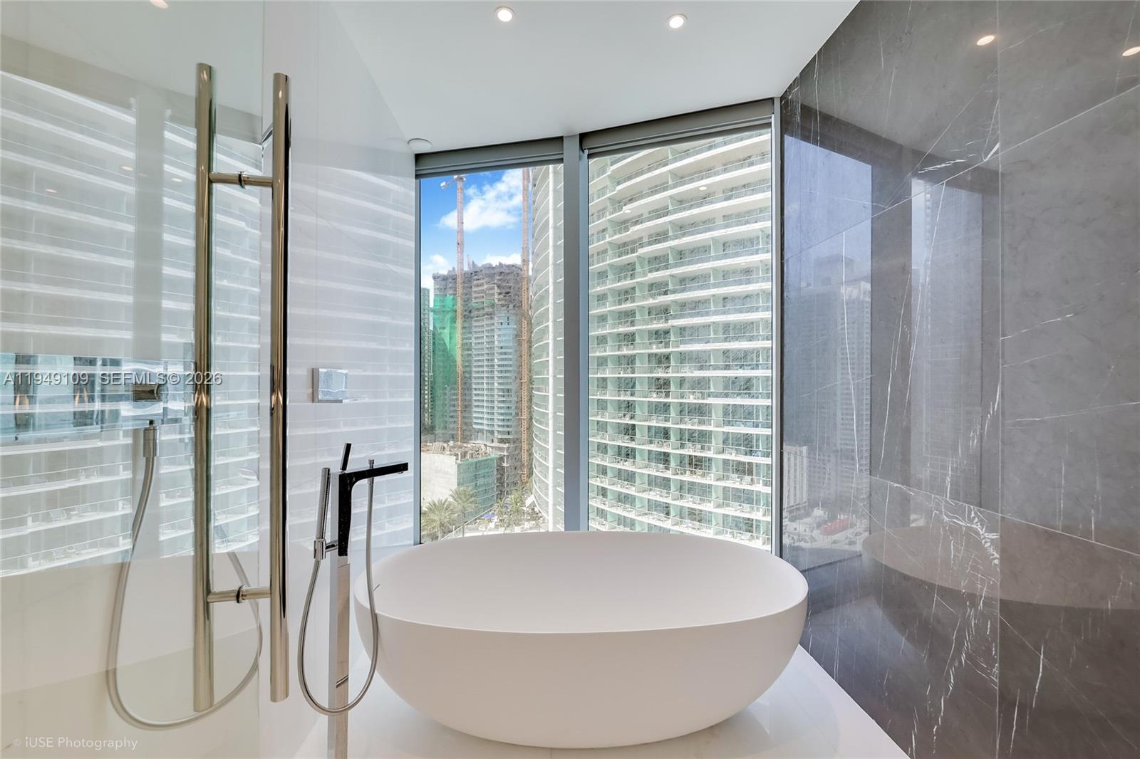 300 Biscayne Boulevard Way # 2307W