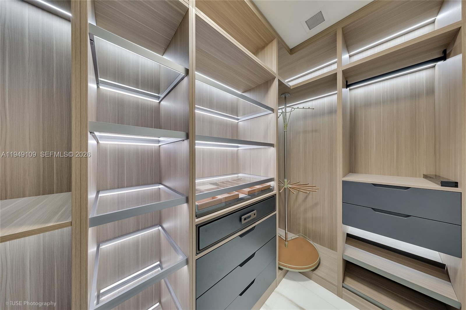 300 Biscayne Boulevard Way # 2307W