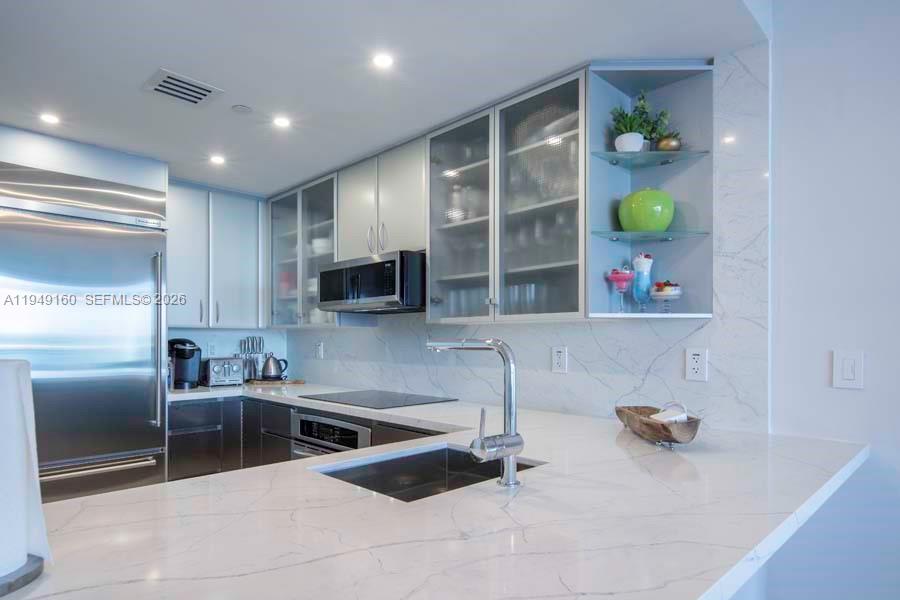 540 West Ave # 411