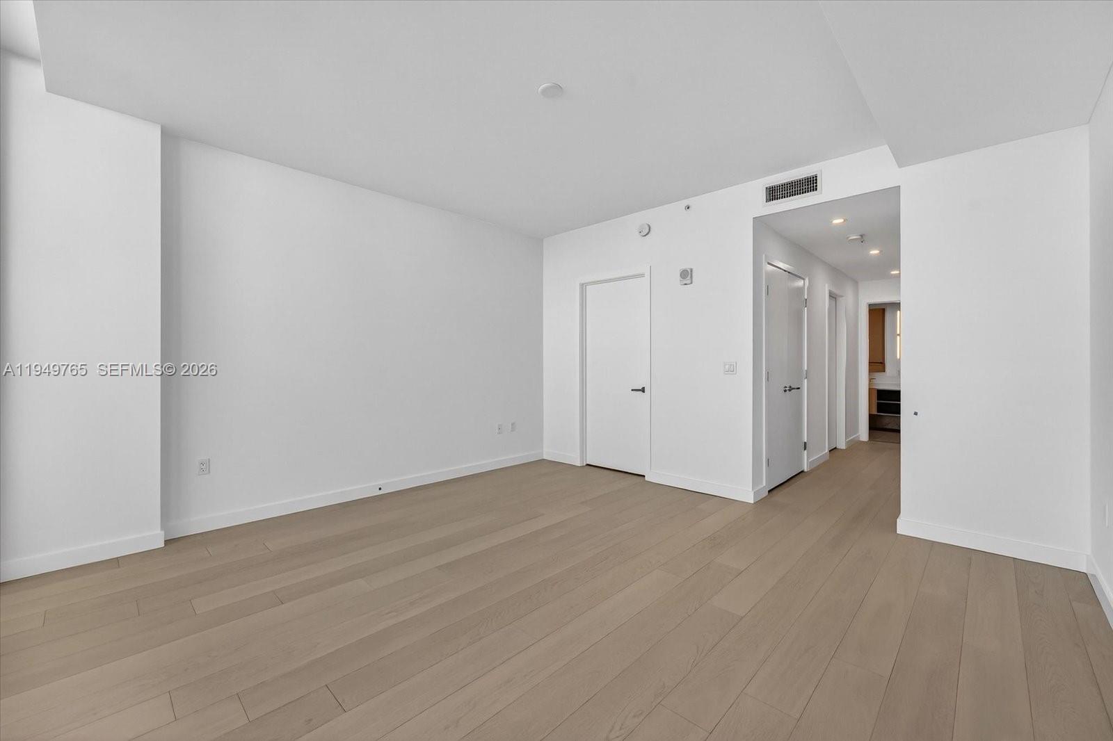 9201 E Bay Harbor Dr Unit: UPH02
