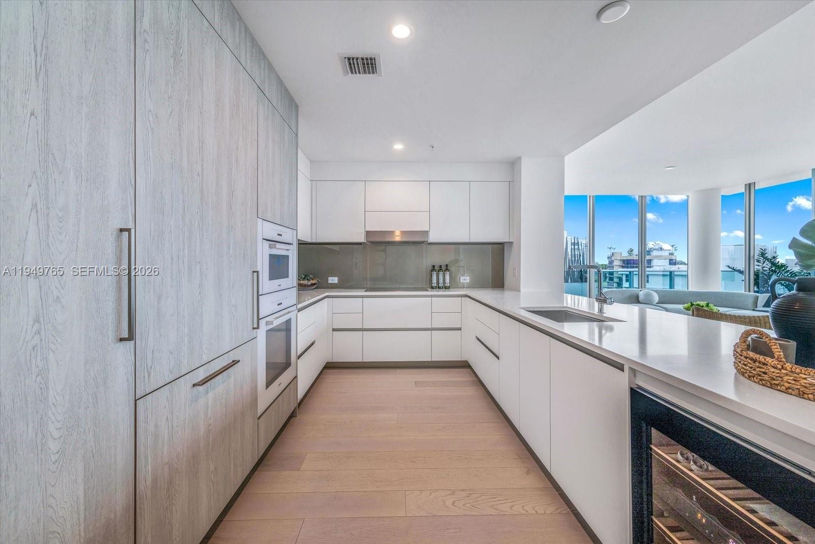9201 E Bay Harbor Dr Unit: UPH02