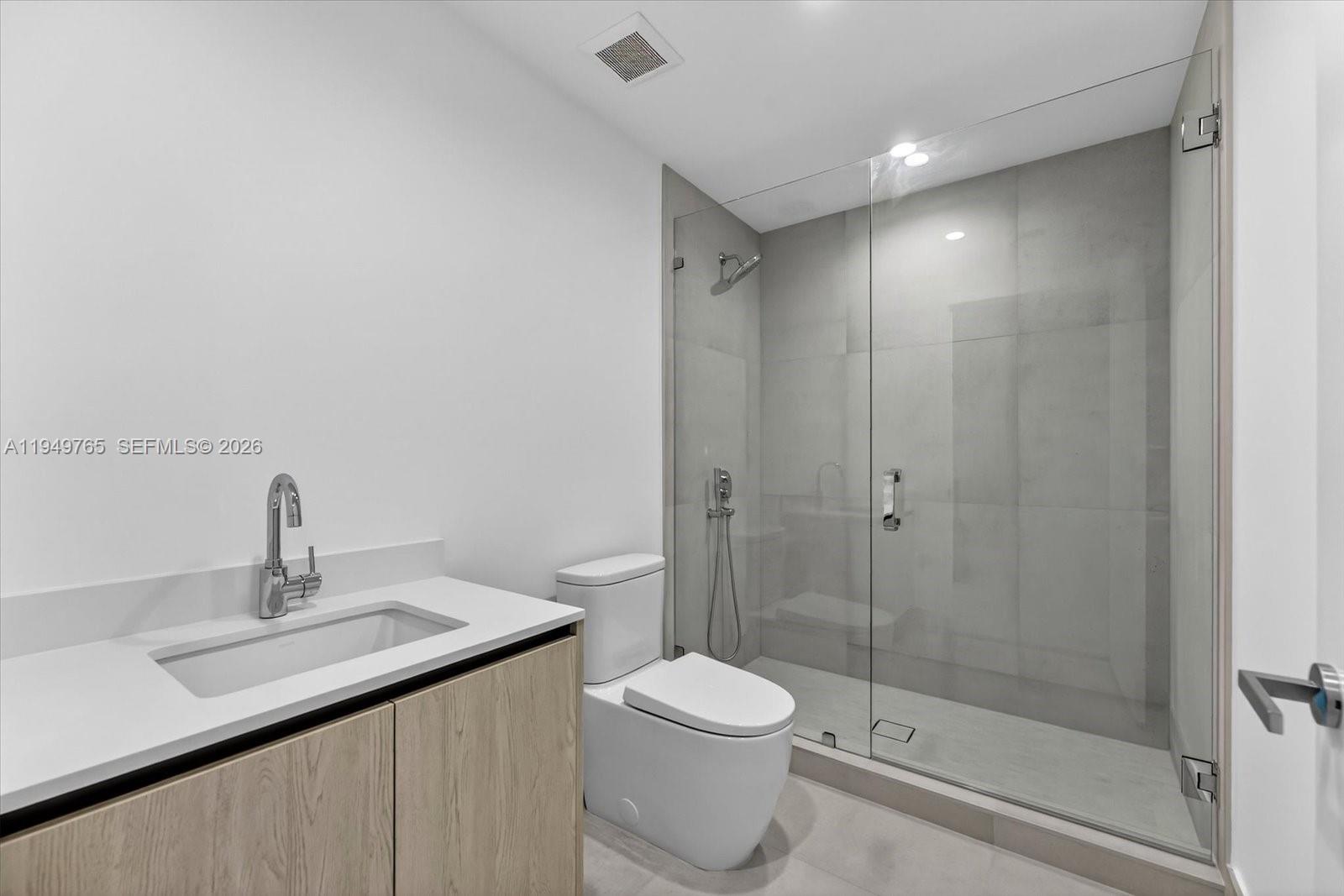 9201 E Bay Harbor Dr Unit: UPH02