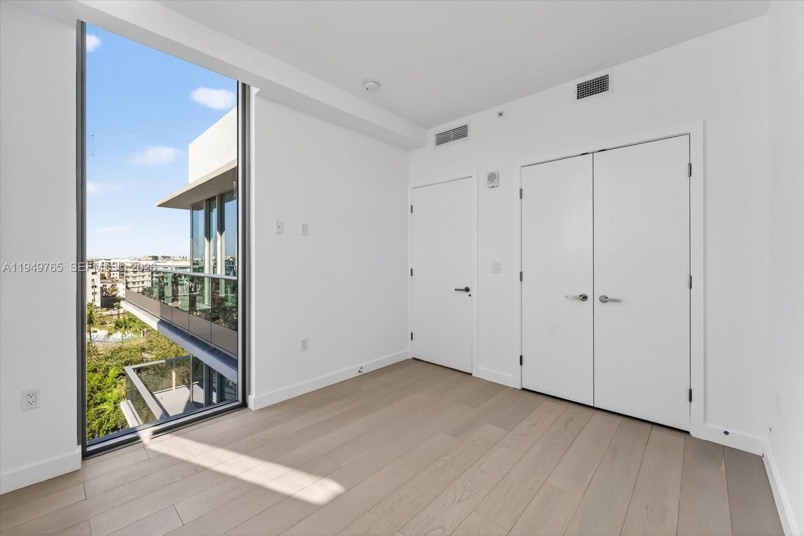 9201 E Bay Harbor Dr Unit: UPH02
