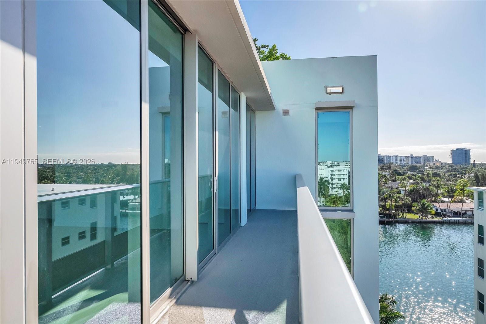 9201 E Bay Harbor Dr Unit: UPH02