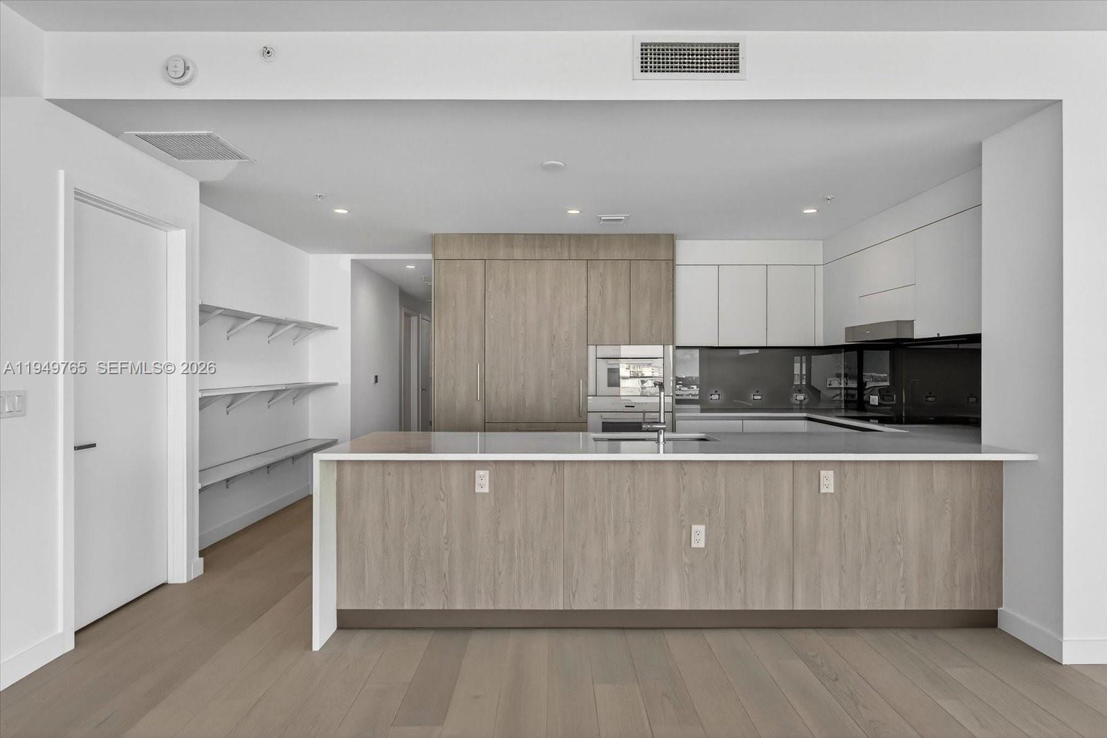 9201 E Bay Harbor Dr Unit: UPH02