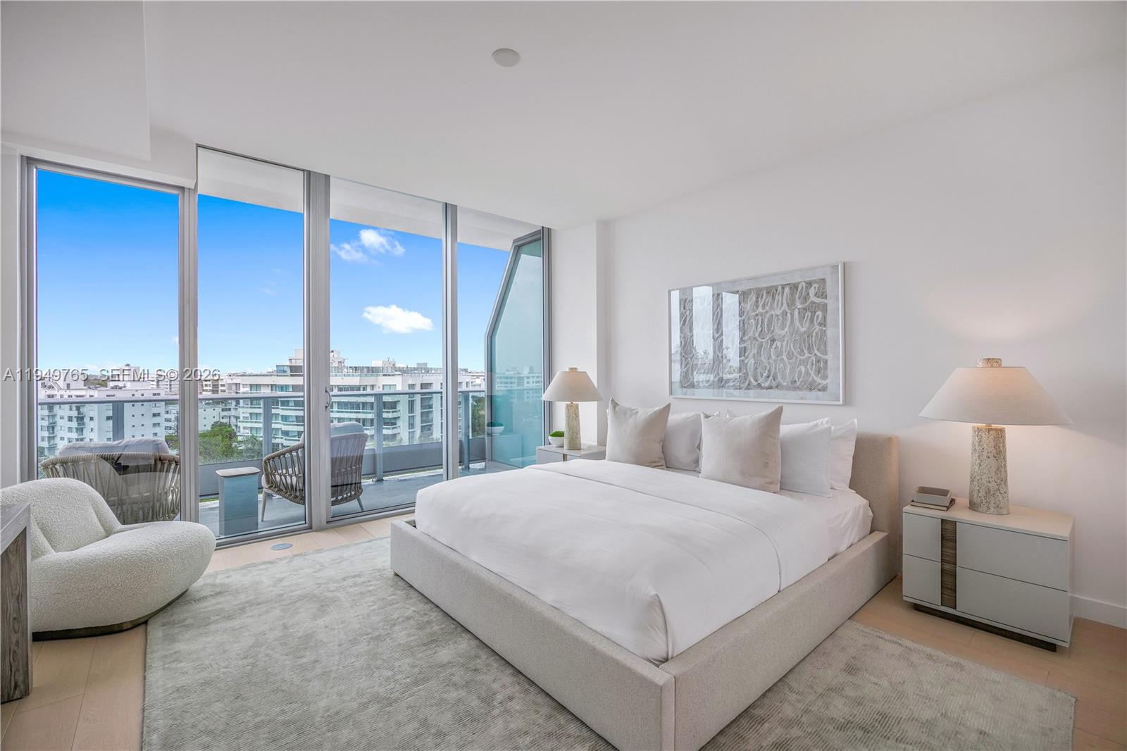 9201 E Bay Harbor Dr Unit: UPH02