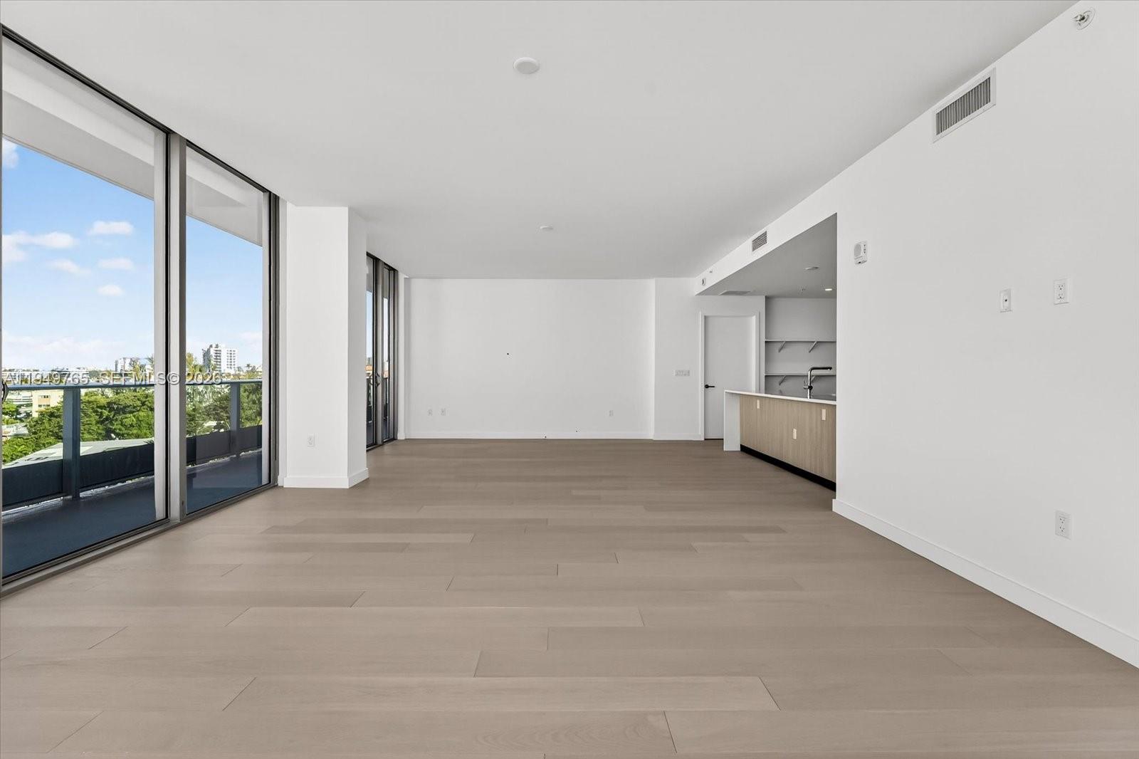 9201 E Bay Harbor Dr Unit: UPH02