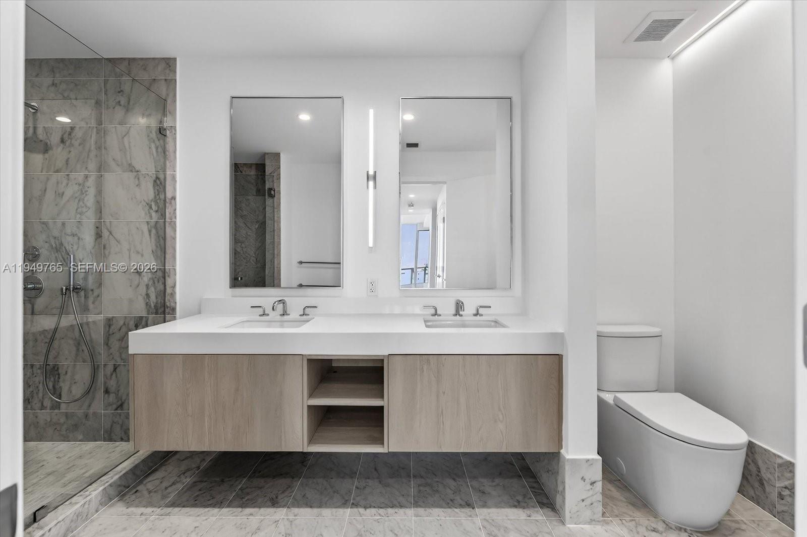 9201 E Bay Harbor Dr Unit: UPH02