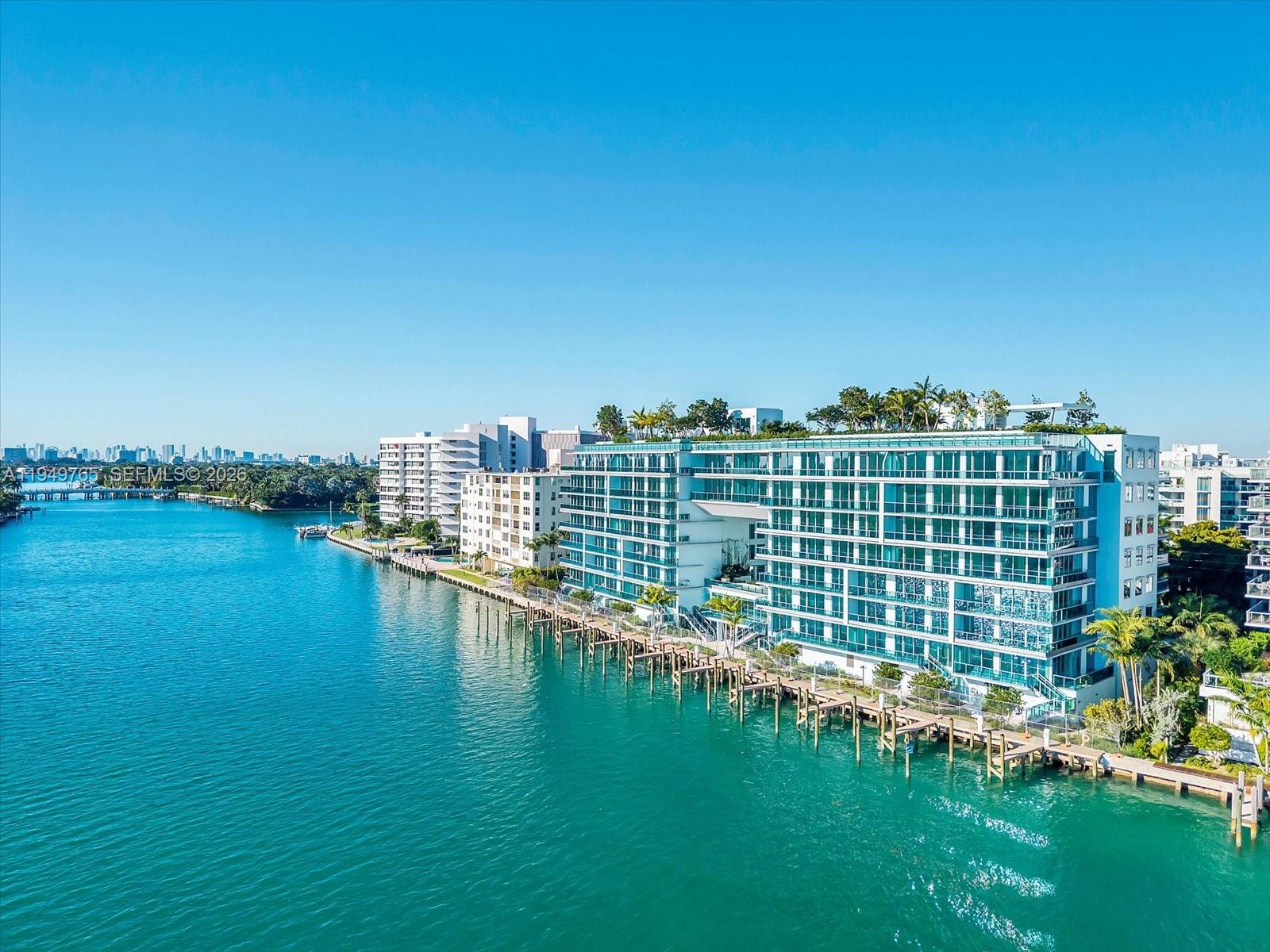 9201 E Bay Harbor Dr Unit: UPH02