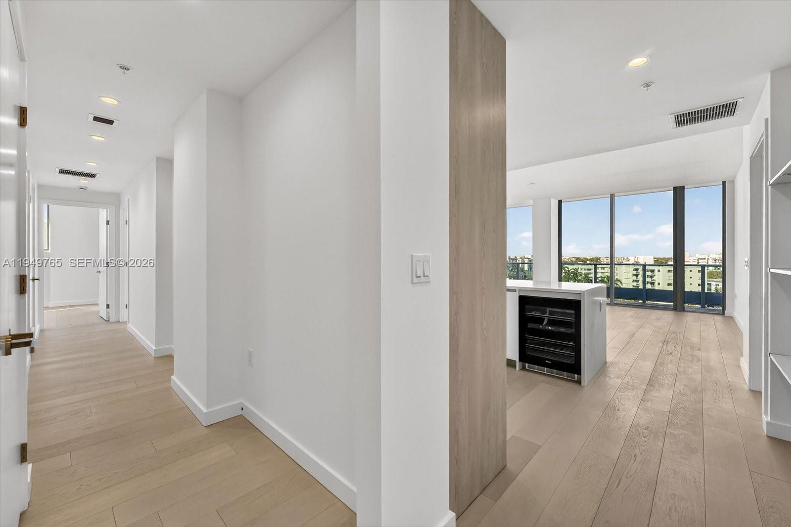 9201 E Bay Harbor Dr Unit: UPH02