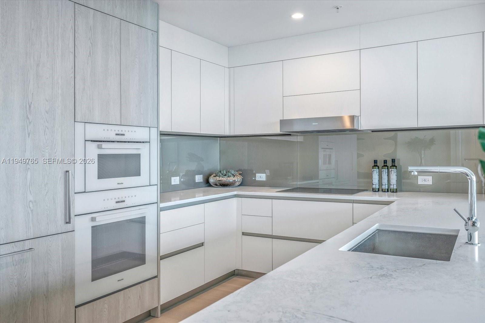 9201 E Bay Harbor Dr Unit: UPH02