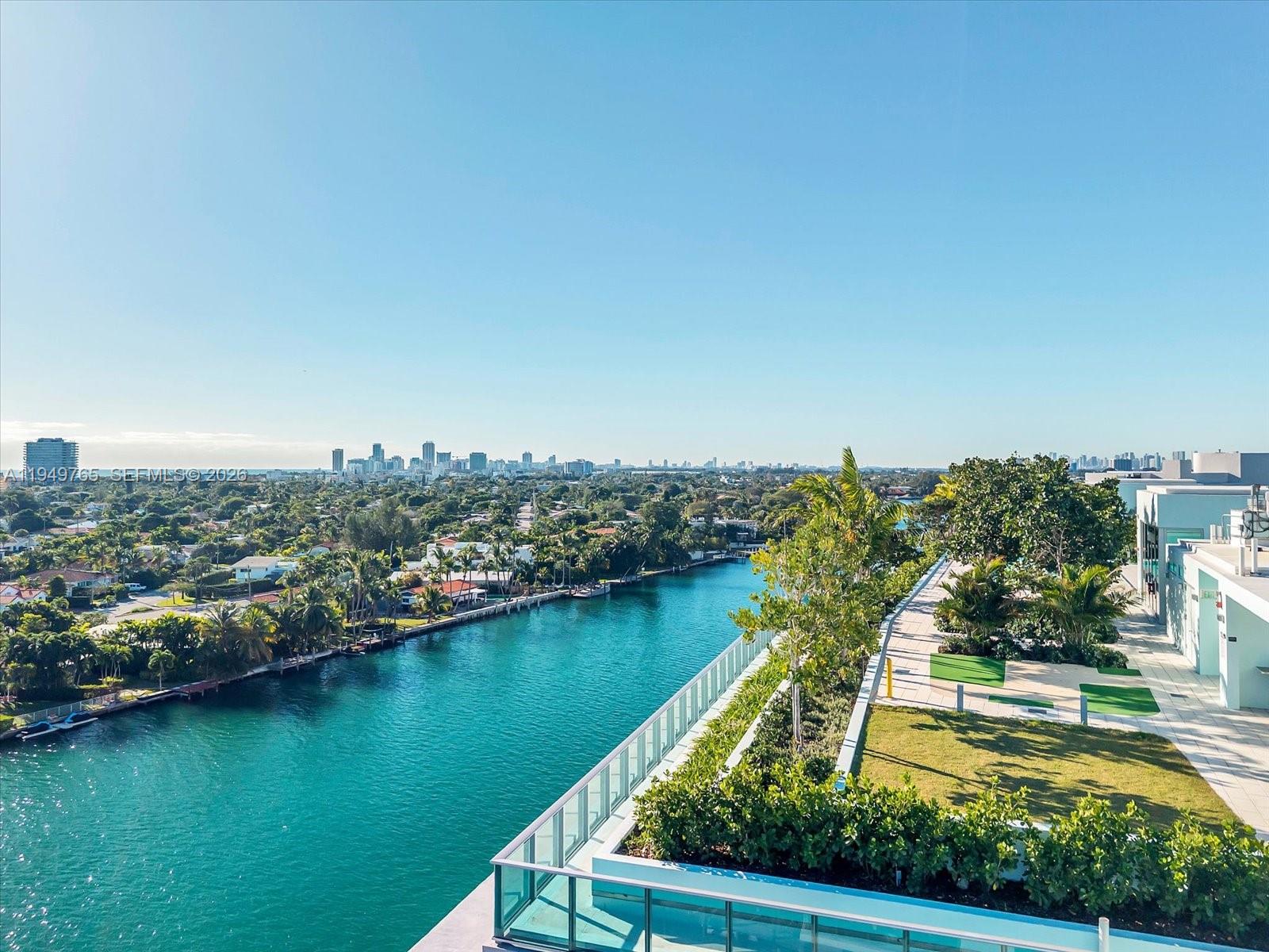 9201 E Bay Harbor Dr Unit: UPH02