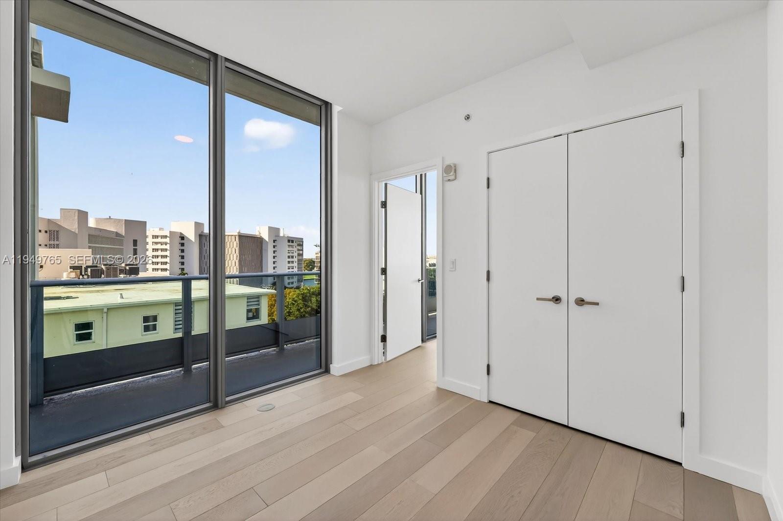 9201 E Bay Harbor Dr Unit: UPH02