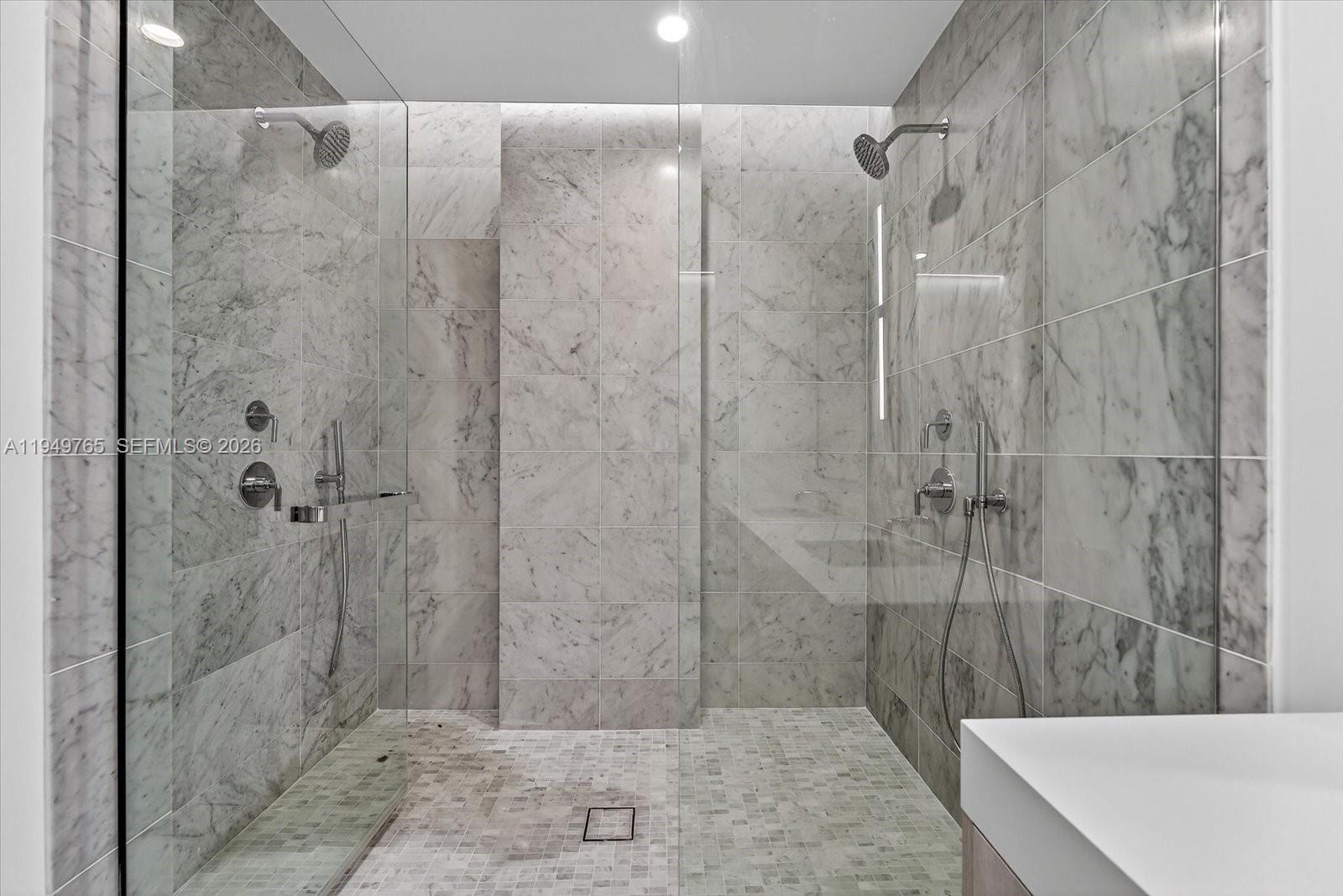 9201 E Bay Harbor Dr Unit: UPH02