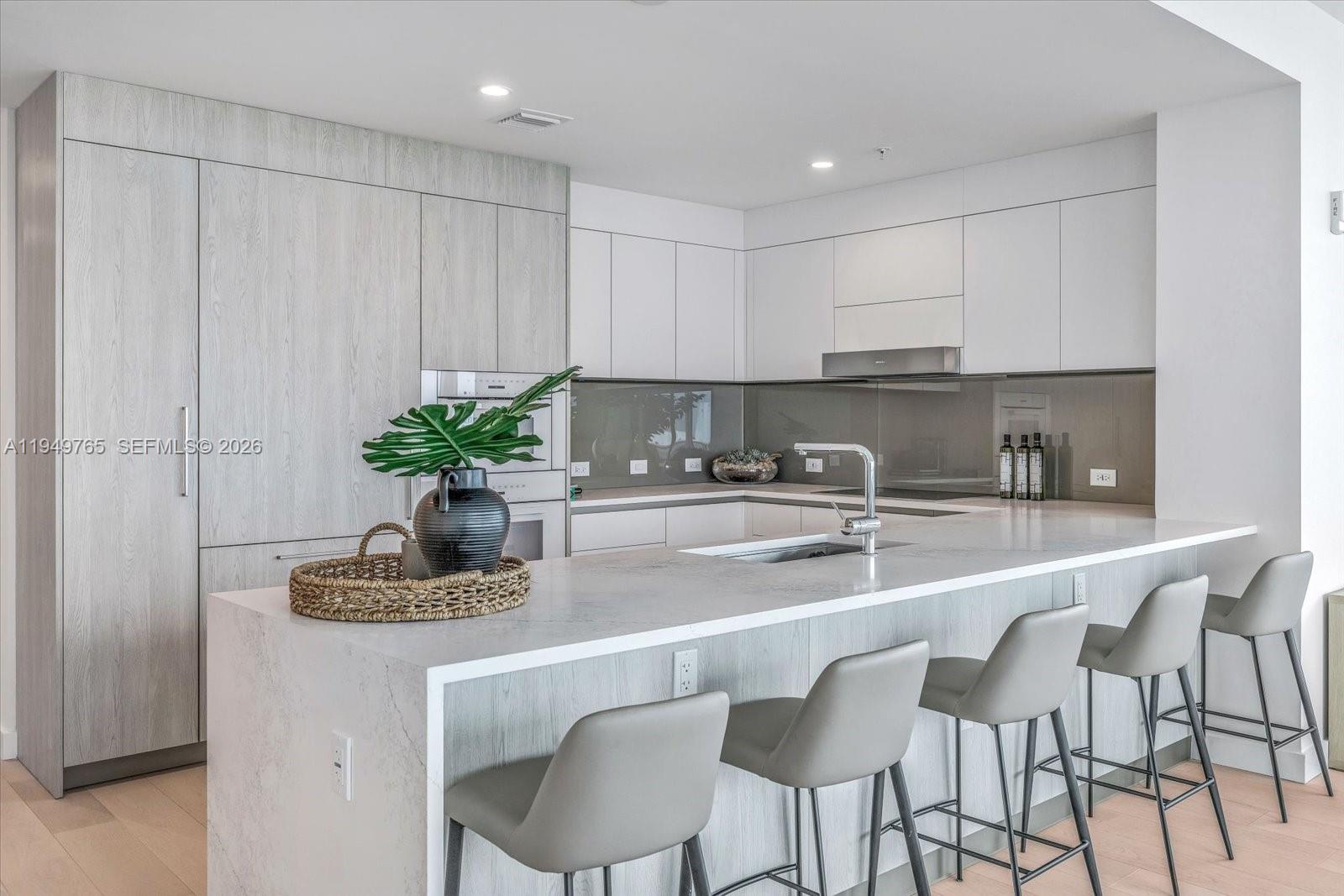 9201 E Bay Harbor Dr Unit: UPH02