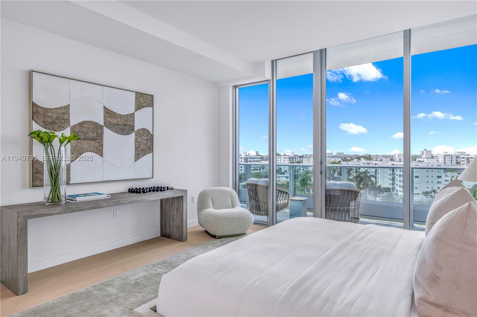 9201 E Bay Harbor Dr Unit: UPH02