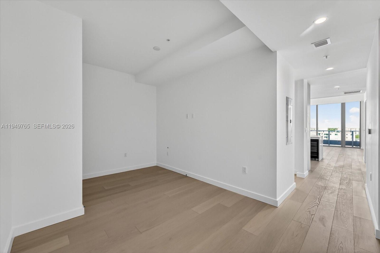 9201 E Bay Harbor Dr Unit: UPH02