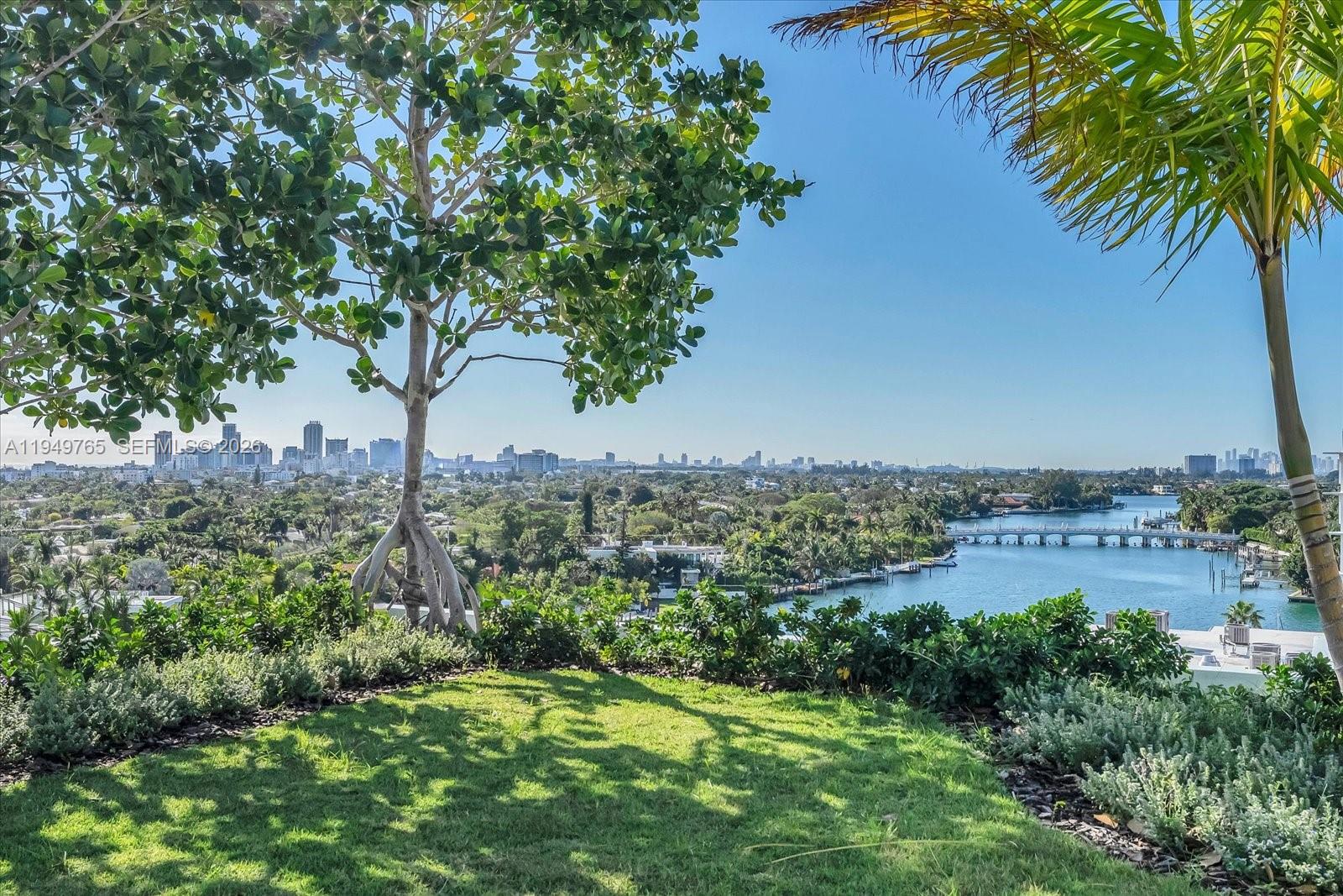 9201 E Bay Harbor Dr Unit: UPH02