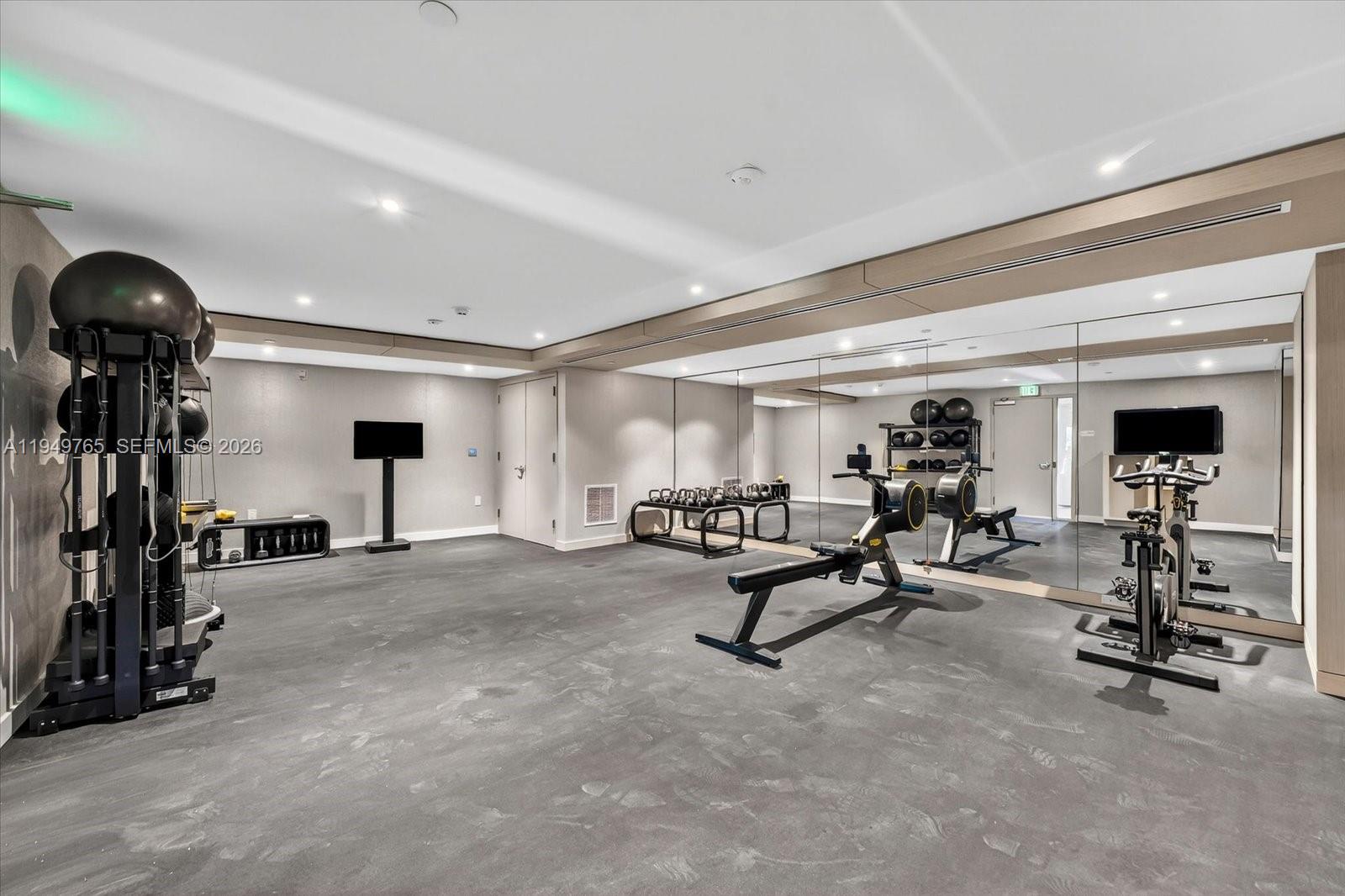 9201 E Bay Harbor Dr Unit: UPH02