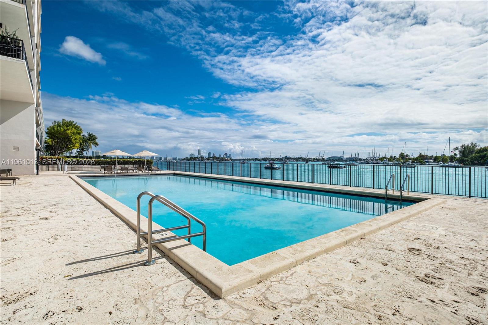 1000 Venetian Way # 403